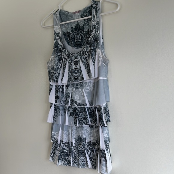 Body Central Boutique size medium  layered blouse with front lining sleeveless - Picture 3 of 11